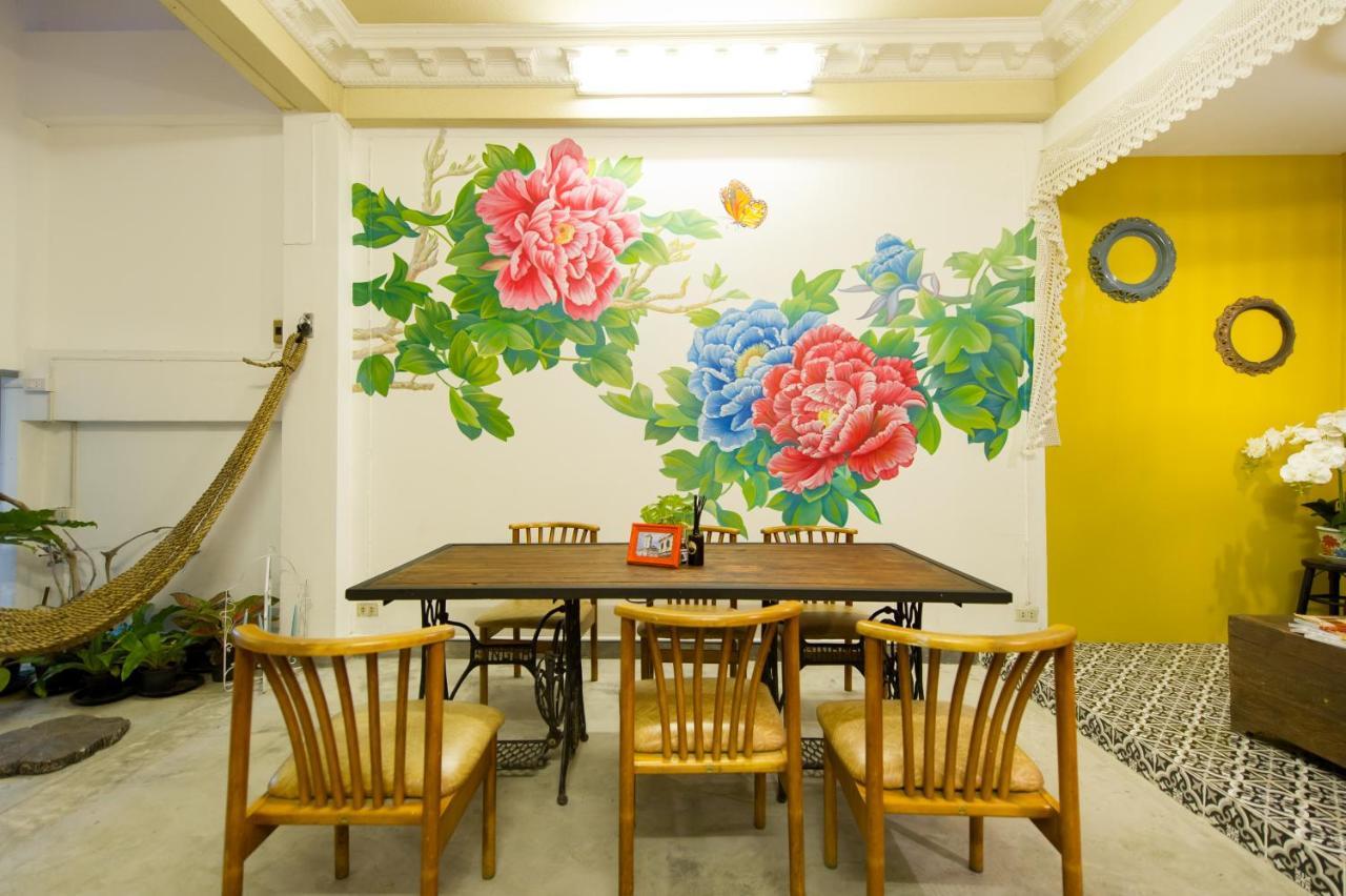 The Neighbors Hostel (Adults Only) Phuket Exteriör bild